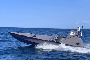 Baltijos jūroje kyla nauja grėsmė: NATO reaguoja ir išbando įspūdingų savybių dronus, kurie gali viską matyti