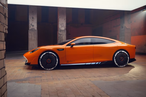 „Mercedes-AMG“ triukšmingoje šventėje pristatė įspūdingų parametrų koncepcinį „AMG GT XX“