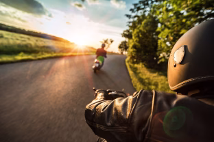 Motociklų sezonas prasidėjo: ekspertai perspėja kiekvieną vairuotoją, svarbu vairuoti atidžiau