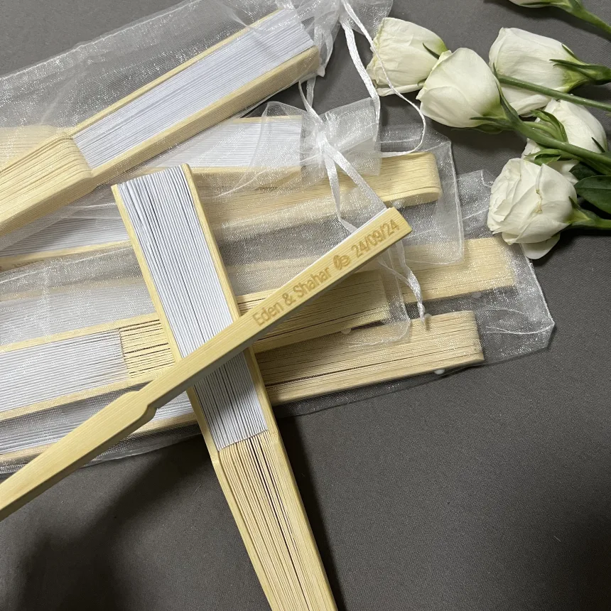 20/50/80 Personalized Engraved White Folding Elegant Paper Fan with Gift bag with organza & Portable Party Wedding Supplies Fan
