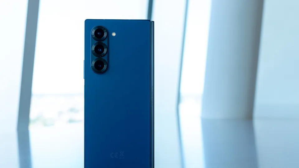 „Samsung“ žada didelius atnaujinimus: naujasis „Galaxy Fold7“ modelis bus itin plonas ir lengvas