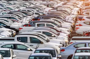 Planuojantiems įsigyti naują automobilį – „Regitros“ smūgis: pranešama apie registracijos mokesčio pakeitimus, daugeliui teks mokėti daugiau