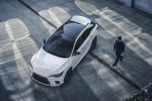 Geriausiai parduodamos „Lexus“ serijos naujiena: įspūdingasis „RX“ modelis jau netrukus atkeliaus ir į Lietuvą