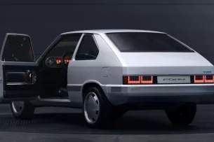 „Hyundai” pristatė keisčiausią metų elektromobilį: atrodo kaip seniena, o važiuoja kaip naujas