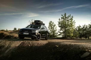 „Audi“ pristatė išskirtinį visureigį, kurių bus pagaminta tik 99 vienetai: specialaus leidimo modelį įkvėpė artėjantis Dakaro ralis