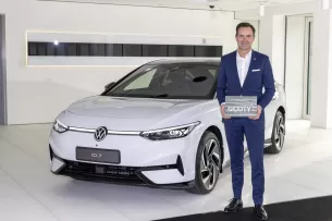 Vokiečiai išsirinko geriausią metų automobilį: ekspertai ir žurnalistai išskirtinį įvertinimą skyrė „Volkswagen“ sukurtam elektromobiliui