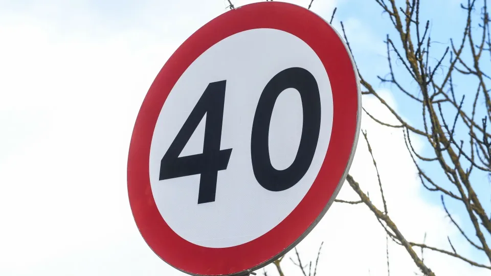 Vienas klaidingas paspaudimas ir liksi be teisių: net ir 1 km/h gali kainuoti šimtus eurų