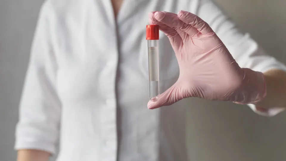 Vienas kraujo lašas gali išgelbėti gyvybę: šis testas aptinka 50 vėžio rūšių dar prieš simptomus