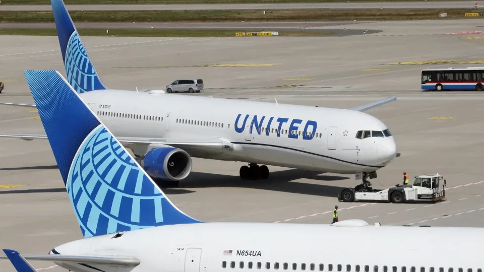 Drama Ciuricho oro uoste, kurios keleiviai nenorės atsiminti: tai kas įvyko su „United“ lėktuvu tapo dideliu sukrėtimu