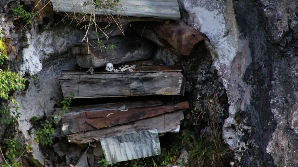 Karstai ant uolų šimtmečius slėpė paslaptį: mokslininkai ištyrė palaikus ir rado ryšį su gyvomis tautomis