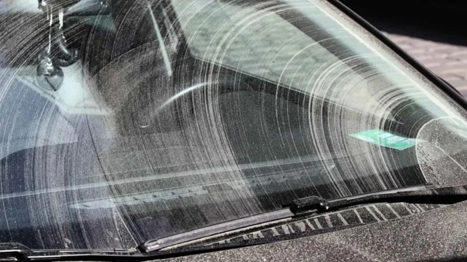 Automobilio valytuvai palieka dryžius? Vienas triukas gali juos atgaivinti per 30 sekundžių ir be serviso