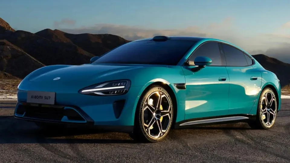 JAV automobilių milžinė dreba: „Xiaomi SU7“ pasiekė „Porsche“ greitį ir vos už trečdalį kainos