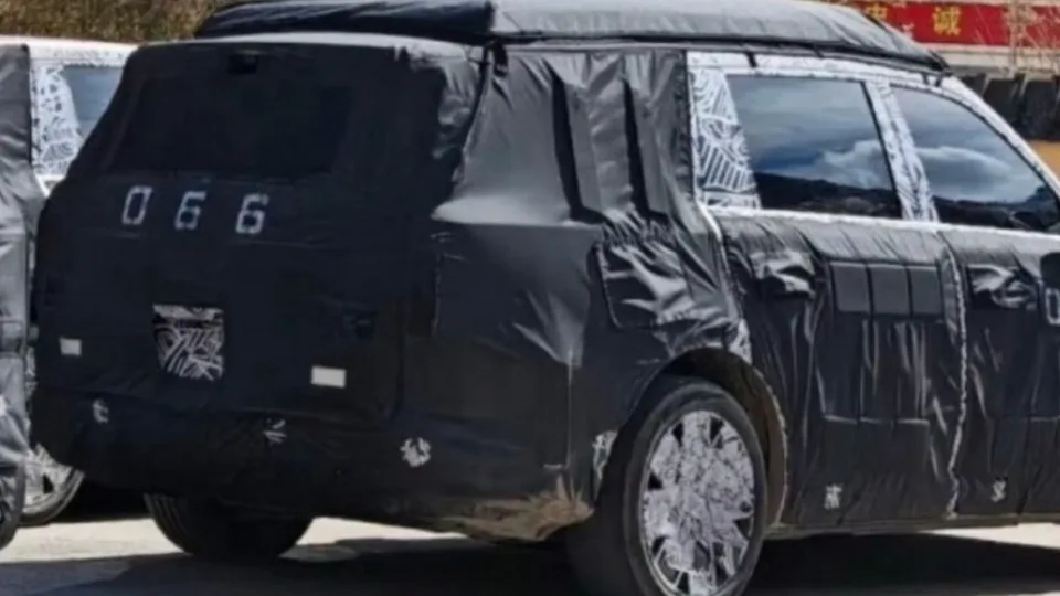 „Xiaomi“ meta visus resursus į elektrinius automobilius, netrukus galime sulaukti dar trijų modelių