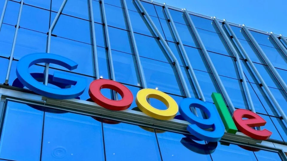 „Google“ ketina išleisti akinius, perrašysiančius mūsų ateitį. Štai, ko labiausiai bijo konkurentai