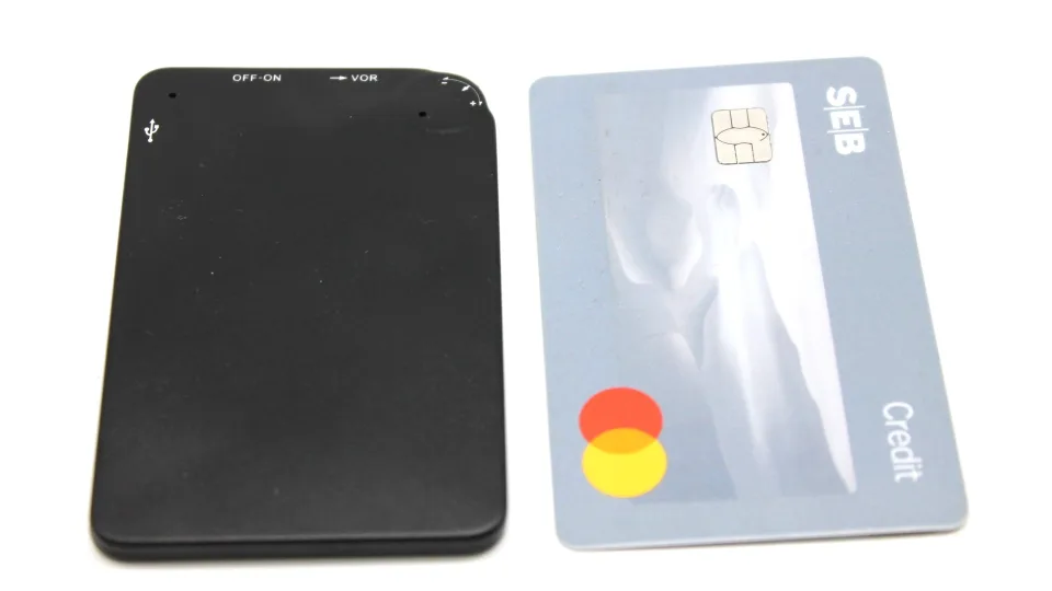 SEB klientai – panikoje: banko išduodamos kortelės iškėlė rimtų klausimų, žmonės nežino ką daryti