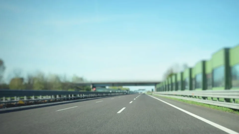 Šių taisyklių nežinojimas gali kainuoti gyvybę: pasitikrinkite, ką reiškia ši juosta kelyje