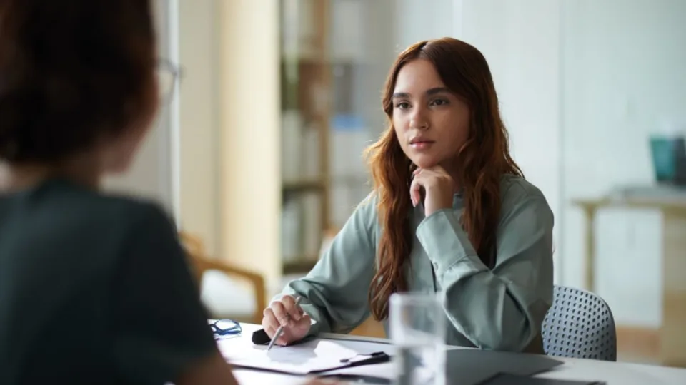 Ką išduoda retesnis mirksėjimas? Jei norite sužinoti, ar Jūsų tikrai klausosi – suskaičiuokite mirktelėjimus