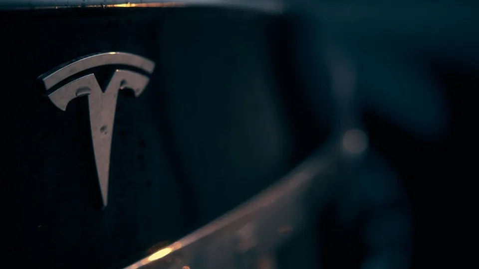 Jis dvejus metus vairavo „Tesla“ ir suskaičiavo kiek ji kainuoja: rezultatai privertė suabejoti