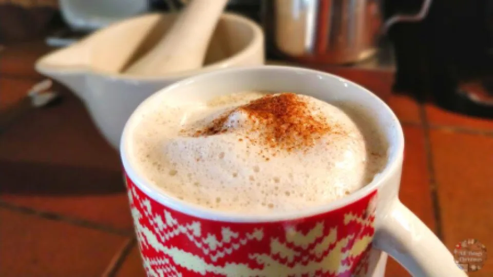 Be cukraus, bet su skoniu: sužinokite, kaip pasigaminti tobulą „pumpkin spice latte“ namuose