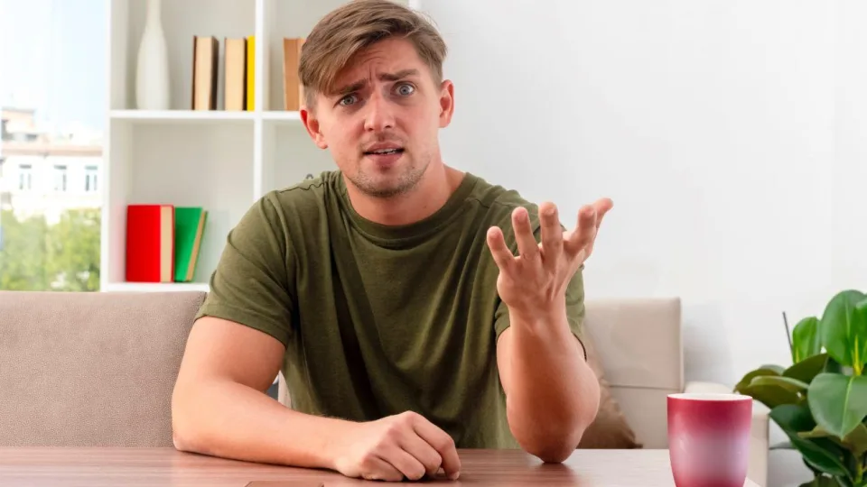 Šie paslaptingi žodžiai griauna jūsų santykius: žmonės nuo jūsų traukiasi, net jei to nepastebite