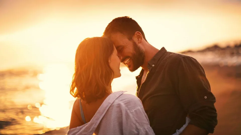 Nepadarykite klaidos: 5 klausimai, kurie per pirmą pasimatymą atskleidžia daugiau nei mėnuo žinučių