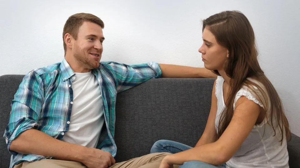 Akivaizdūs požymiai, kad nesąmoningai atstumiate žmones ir užkertate kelią artimiems santykiams