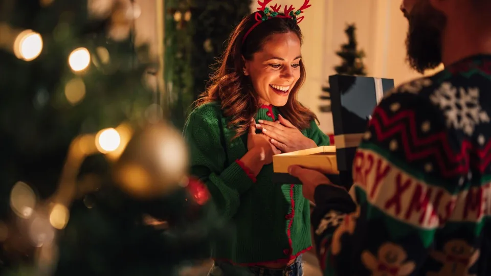 Nuo kreivos šypsenos iki tikro džiaugsmo: įvardijo, ką dovanoti ir ko nedovanoti antrajai pusei