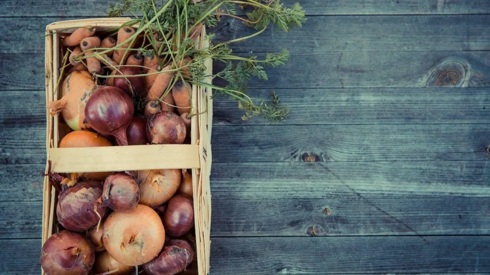 Du taupūs receptai su svogūnais Kūčių stalui: išbandykite blynų bei svogūnų su grybais receptus