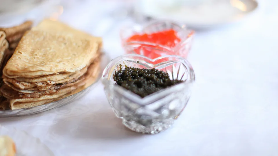 Šventinis stalas be nusivylimo: sužinokite, kaip atskirti tikus ikrus nuo imitacijos