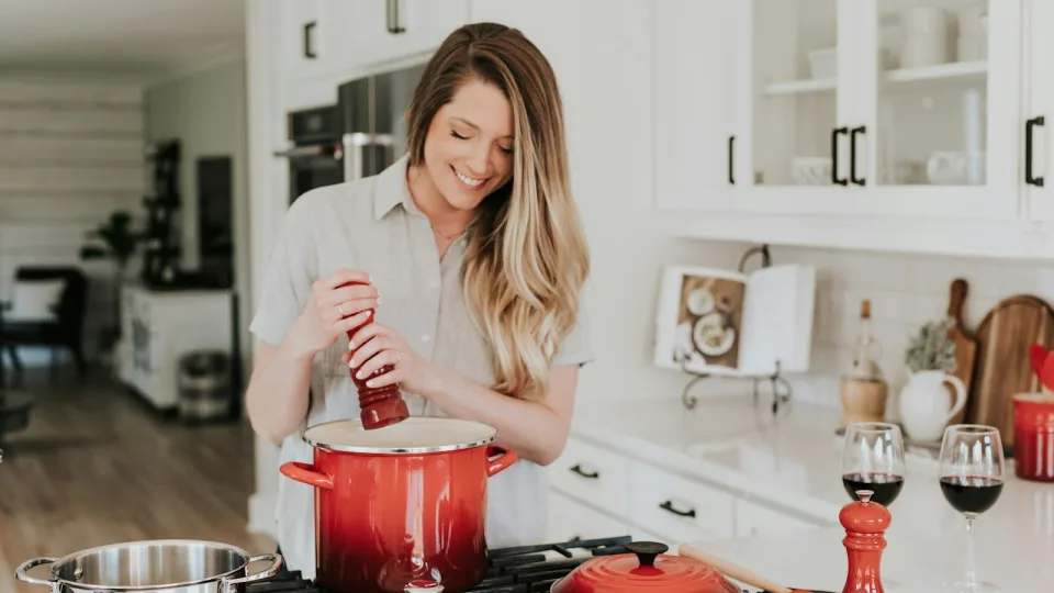 Naujametinė lieknėjimo bomba: dietologė atskleidė slaptą metodą, riebalai nyksta tiesiog miegant