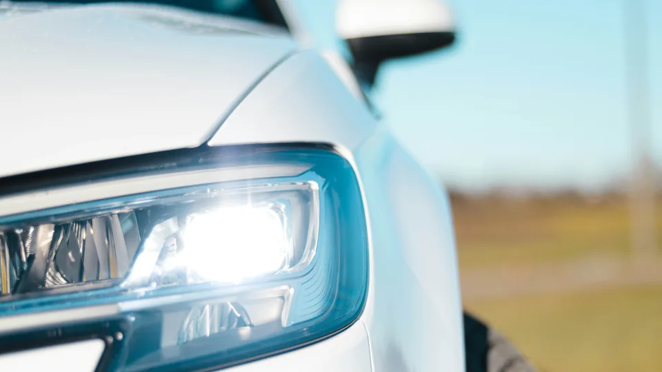 Pamirškite apie prastai šviečiančius automobilio žibintus, štai ką būtina padaryti tučtuojau