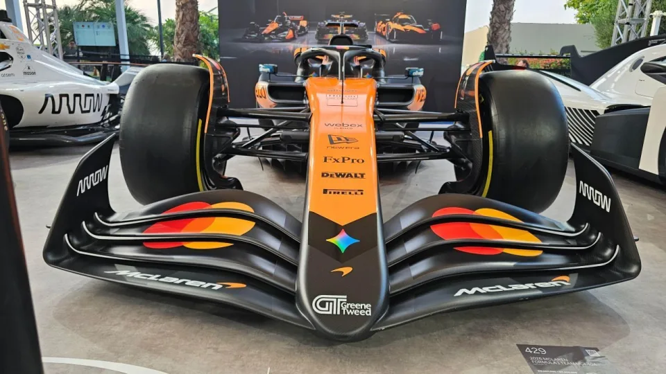 „McLaren“ surengė įspūdingą aukcioną: aukcione pardavė artėjančio sezono bolidą ir tai dar ne viskas