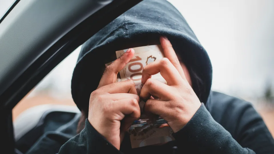 Tarsi iš filmo scenarijaus: Vokietijoje įvykdytas įžūlus banko apiplėšimas, milijoniniai nuostoliai