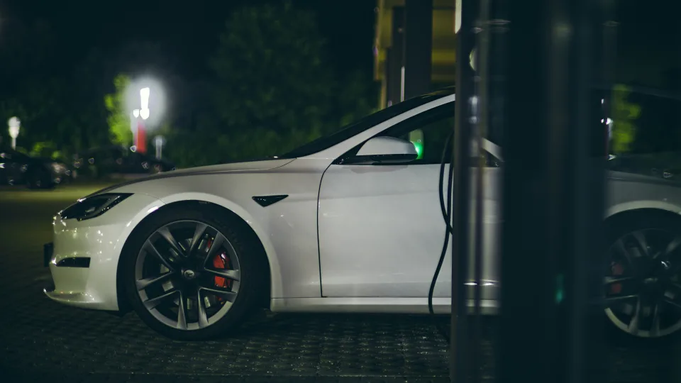 Atsisveikinkite su vidaus degimo varikliais: pateikiami faktai, kurie galutinai palaidos tokius automobilius