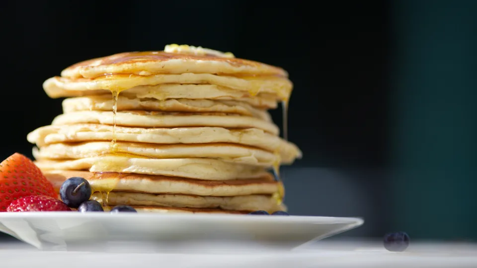 Vaikas norės dar ir dar: vos du šaukštai ir vaikų mėgstamiausias pagardas blynams paruoštas