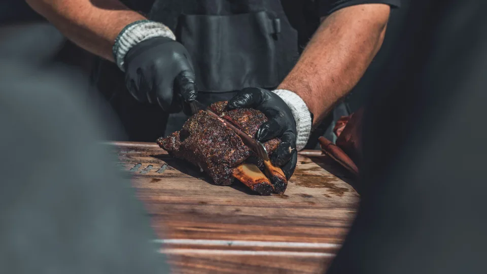 Kaip iškepti tobulus šonkaulius orkaitėje? Virėjo triukai, kurie iki šiol buvo laikomi paslaptyje