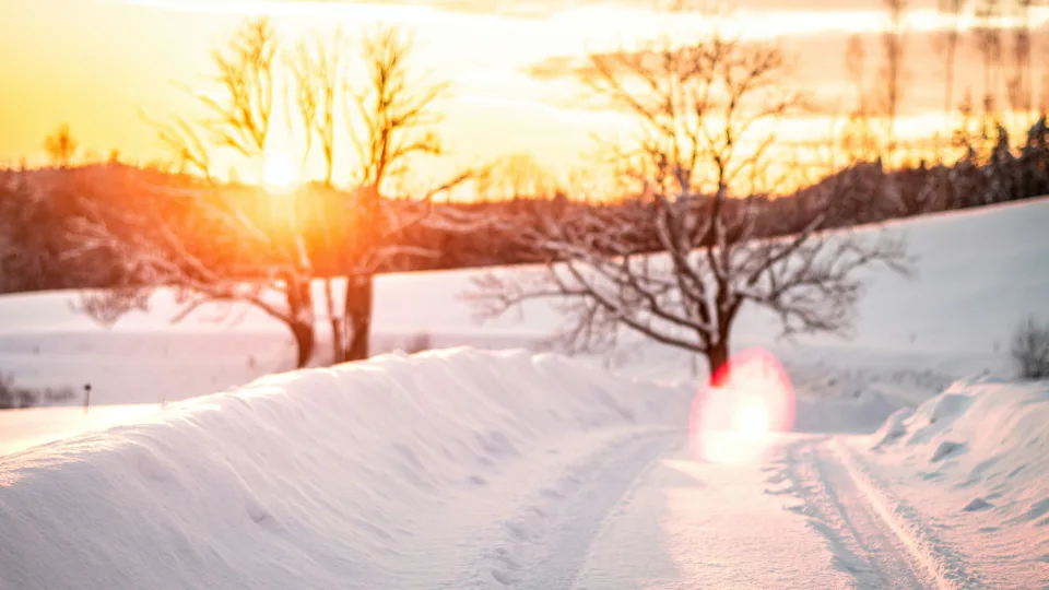 Meteorologai kalba apie ekstremalią situaciją: laukia pavojingas plikledis ir rekordinės temperatūros