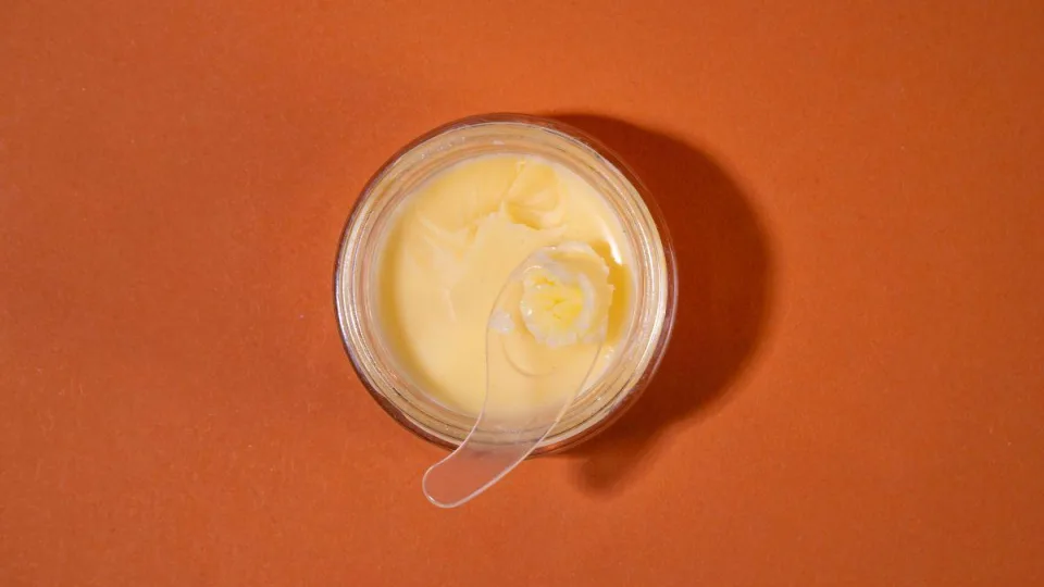 Dietologas atskleidė: riebalai, su kuriais močiutės viską kepė, šiandien „pralaimi“ alyvuogių aliejui