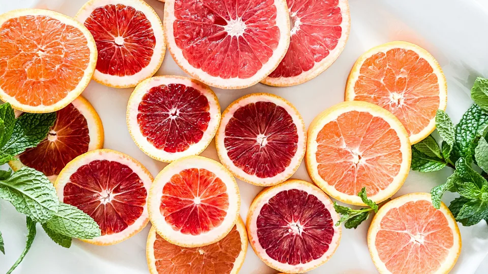 Daugelis daro tą pačią klaidą: mitybos specialistai atskleidė, kada greipfrutas veikia geriausiai