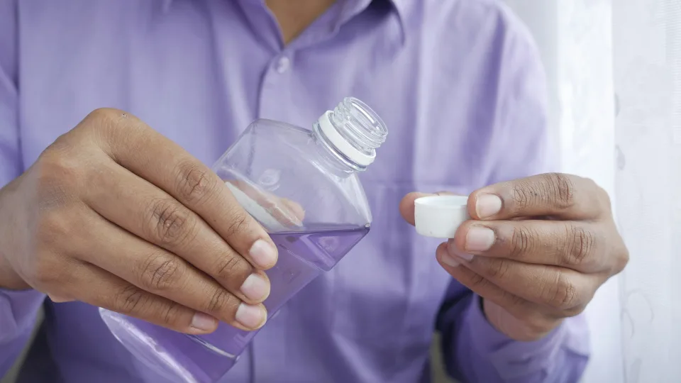 Prarijote burnos skalavimo skystį? Gydytojai perspėja apie netikėtą pavojų jūsų organams