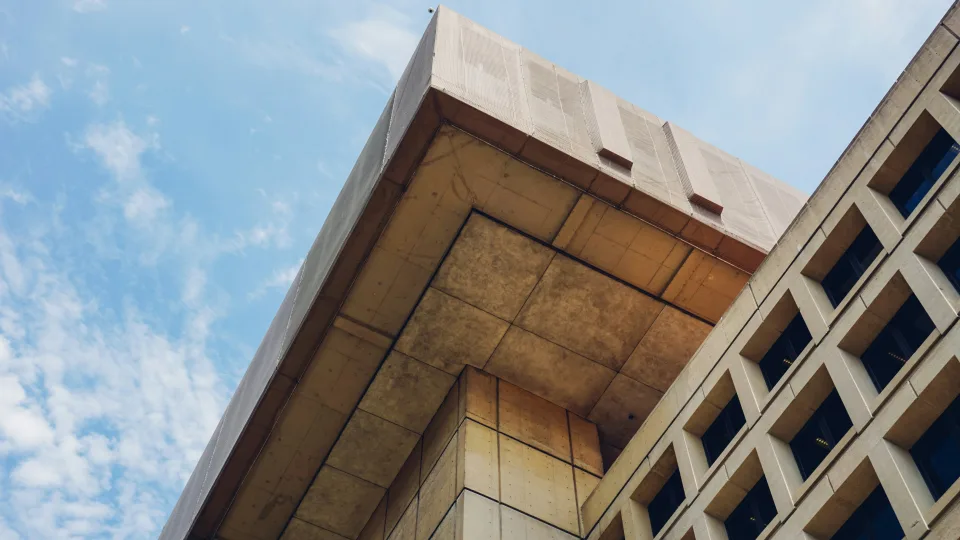 Šūviai, slaptumas ir kaltinimai: moteris žuvo nuo pareigūno kulkų, FTB neprileidžia vietos tyrėjų