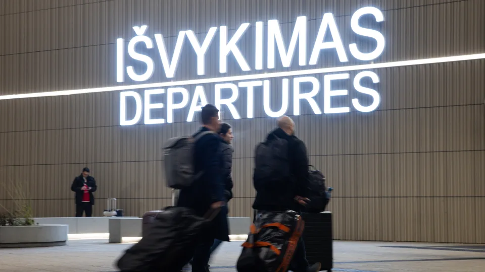 Chaosas daugelyje oro uostų, kaip Lietuva išvengė skrydžių krizės, kuri paralyžiavo Europą?