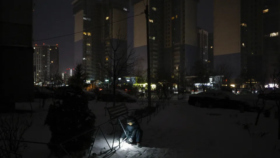 Rusijos smūgiai smogė Kyjivo infrastruktūrai: pagaliau pavyko stabilizuoti elektros tiekimą