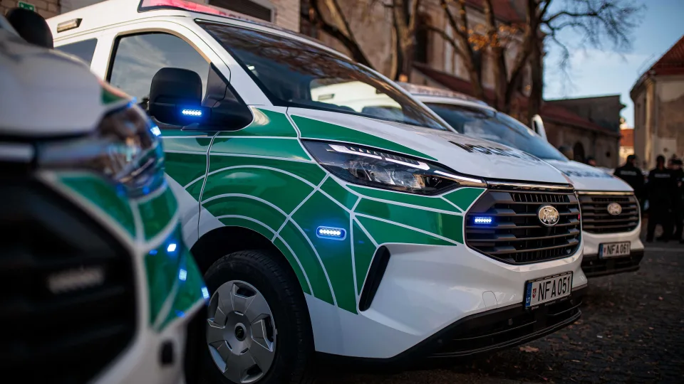 Girtų vairuotojų medžioklė Vilniuje: kelias baigėsi griovyje, gresia baudžiamosios bylos