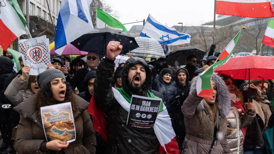 Iraną ir toliau purto protestų banga: daugėja žuvusiųjų, internetas vis dar išlieka atjungtas