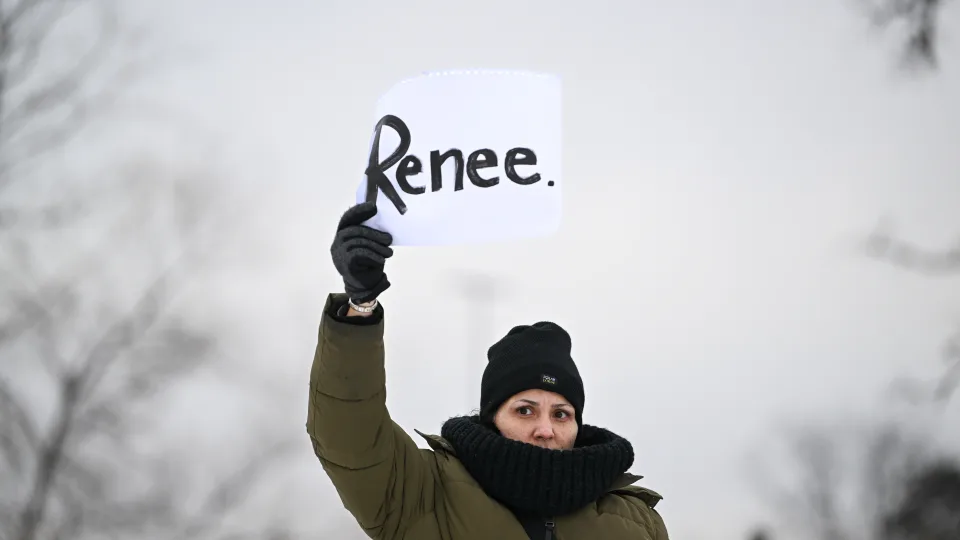 Įtampa JAV kyla: į miestą siunčiami papildomi federaliniai pareigūnai, protestai plečiasi