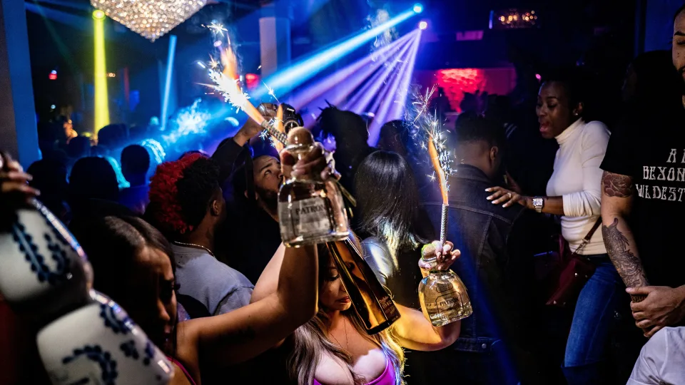 Šios kelionių tendencijos užvaldė pasaulį: naktiniai pasivaikščiojimai, koncertai ir žvaigždės