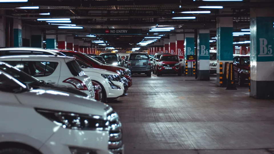 Suklusti turėtų kiekvienas vairuotojas: žaibiškai plinta nauja vagysčių schema, pasisaugokite