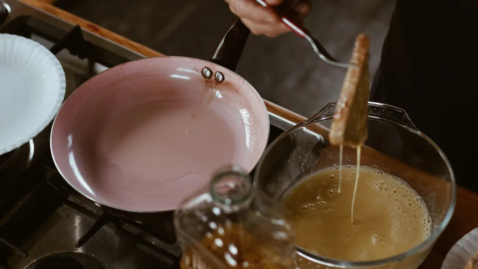 Greičiausias būdas sunaikinti naują keptuvę: viena klaida ir po kelių kartų ją mesite lauk