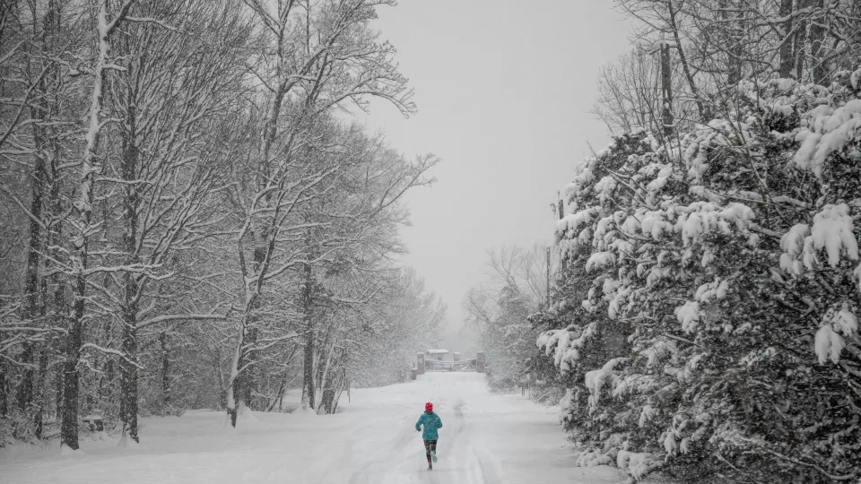 Treneriai muša pavojaus varpais: šios žiemos mankštos klaidos baigiasi traumomis